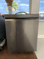 Front Control Dishwasher with QuadWash™ and 3rd Rack - Image 5